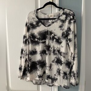 Bibi boutique NWOT black and white tie dye lightweight sweater size XL